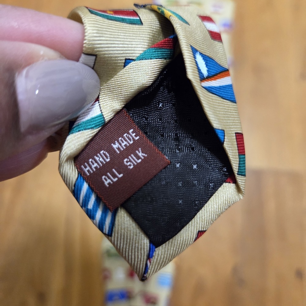 Museum Artifact 100% Silk Around The World Novelty NeckTie OS Multicolor 57" 60" - Picture 3 of 4